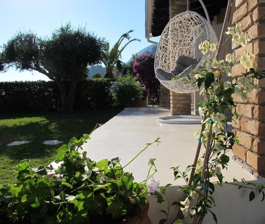 Seafront Calista Beach House With Garden Glyfada  Exterior foto