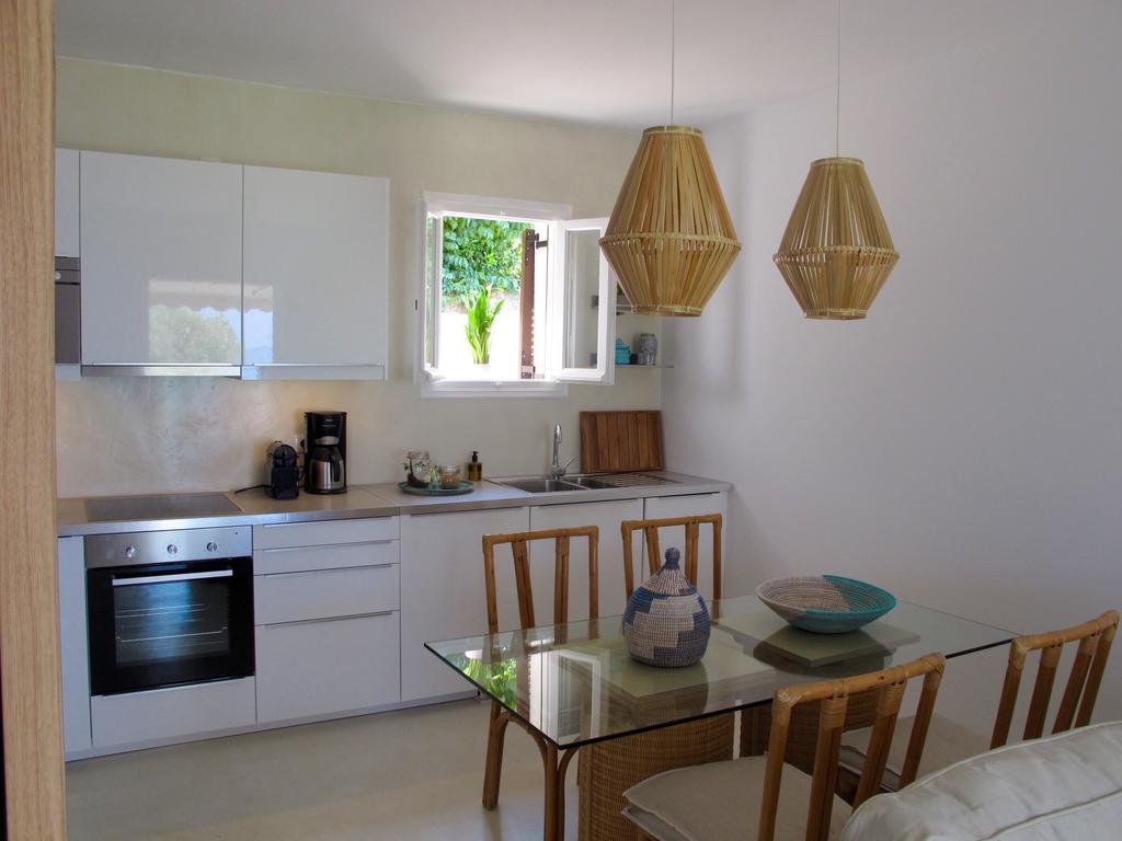 Seafront Calista Beach House With Garden Glyfada  Exterior foto