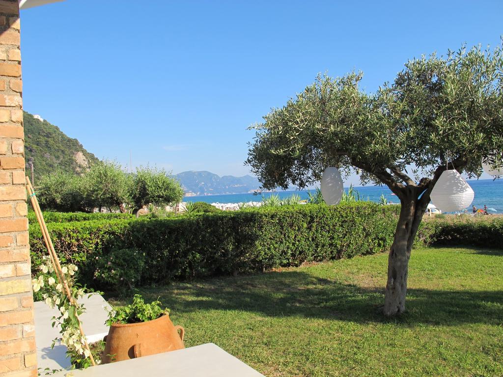 Seafront Calista Beach House With Garden Glyfada  Exterior foto