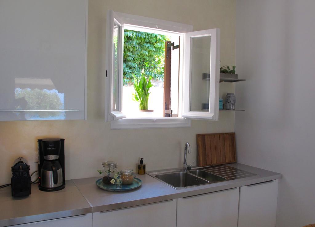 Seafront Calista Beach House With Garden Glyfada  Exterior foto