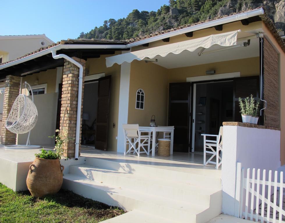 Seafront Calista Beach House With Garden Glyfada  Exterior foto