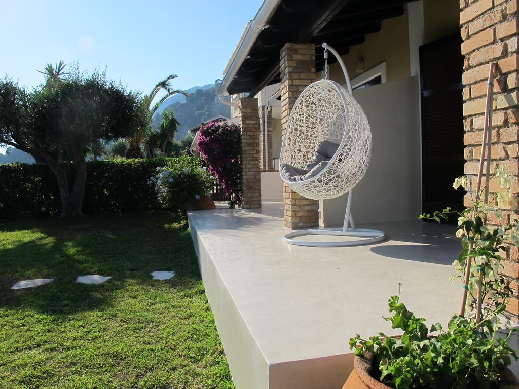 Seafront Calista Beach House With Garden Glyfada  Exterior foto