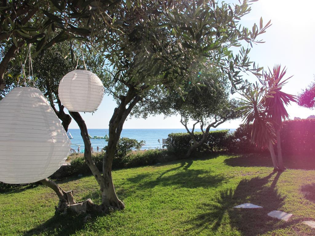 Seafront Calista Beach House With Garden Glyfada  Exterior foto
