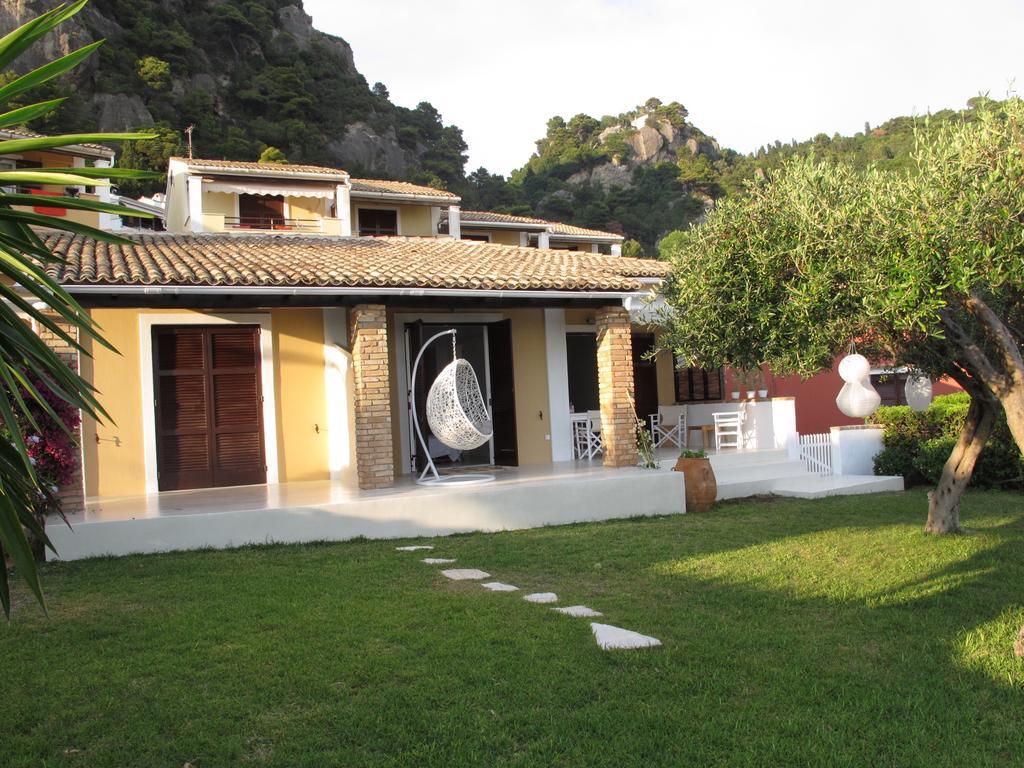 Seafront Calista Beach House With Garden Glyfada  Exterior foto